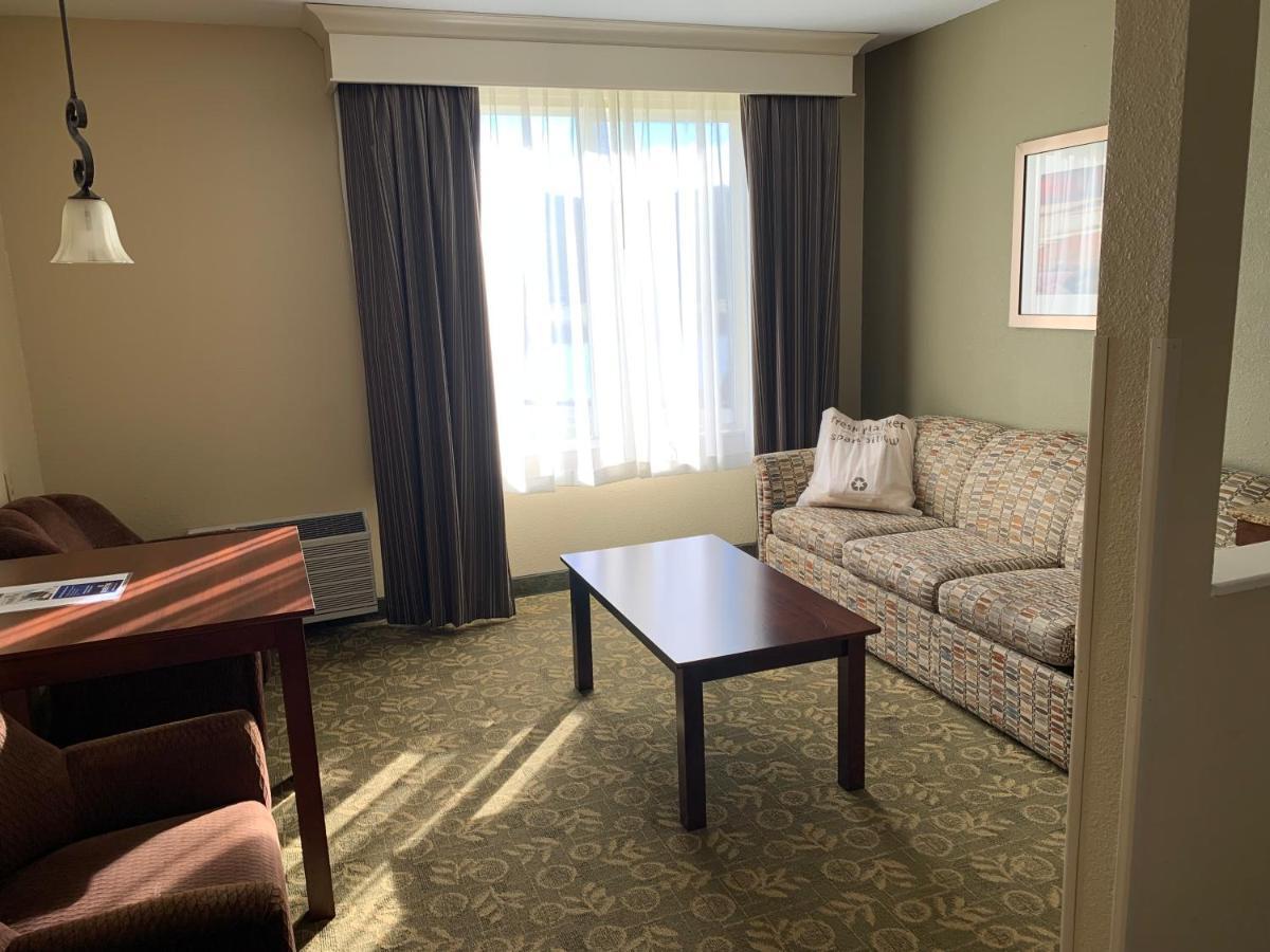 Western Salbasgeon & Hotel Reedsport